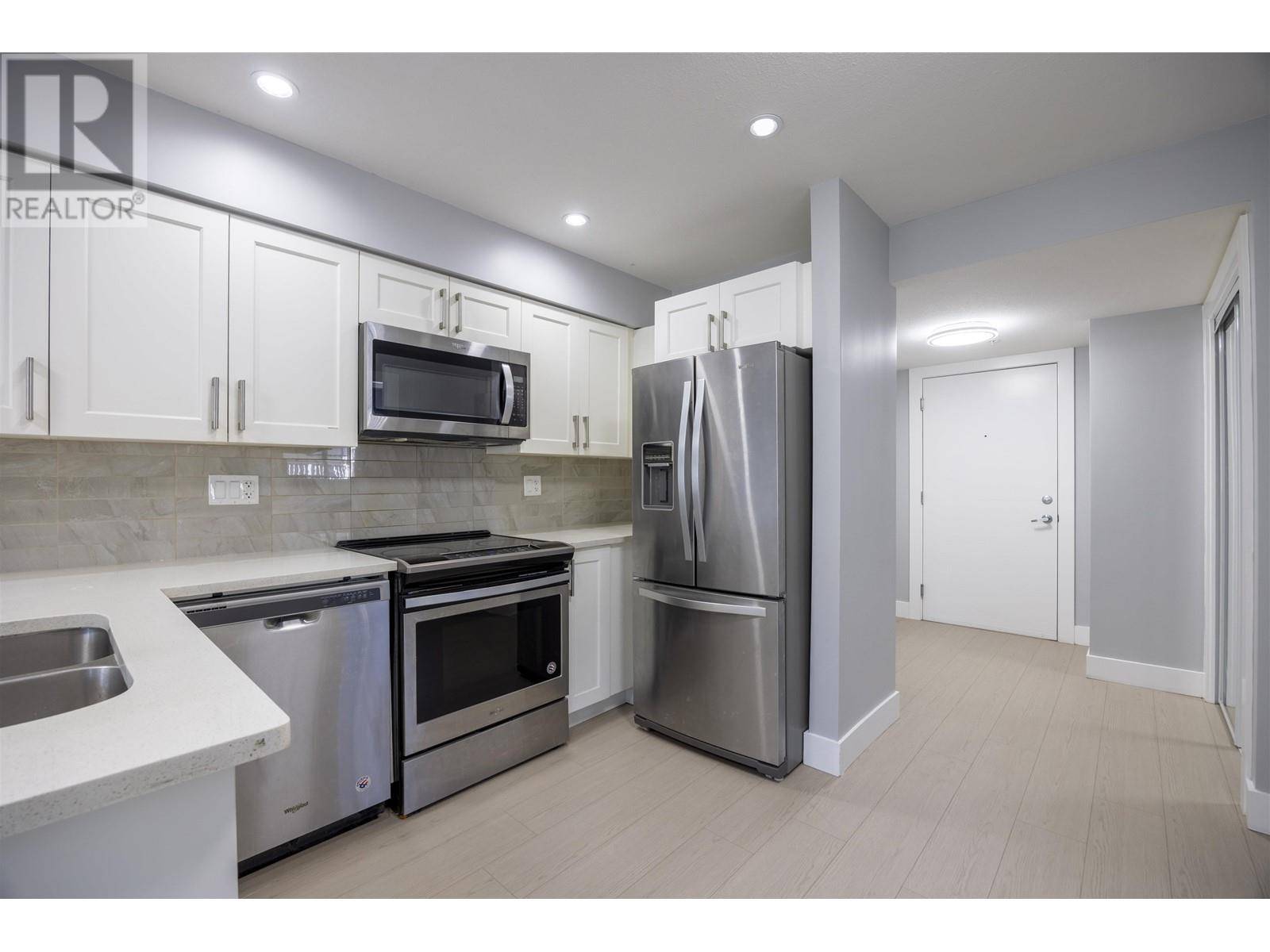 1990 WESTMINSTER AVE #105, Port Coquitlam, BC V3B1E8