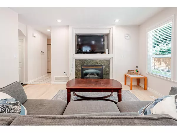 Surrey, BC V4N2M1,15619 102B AVENUE