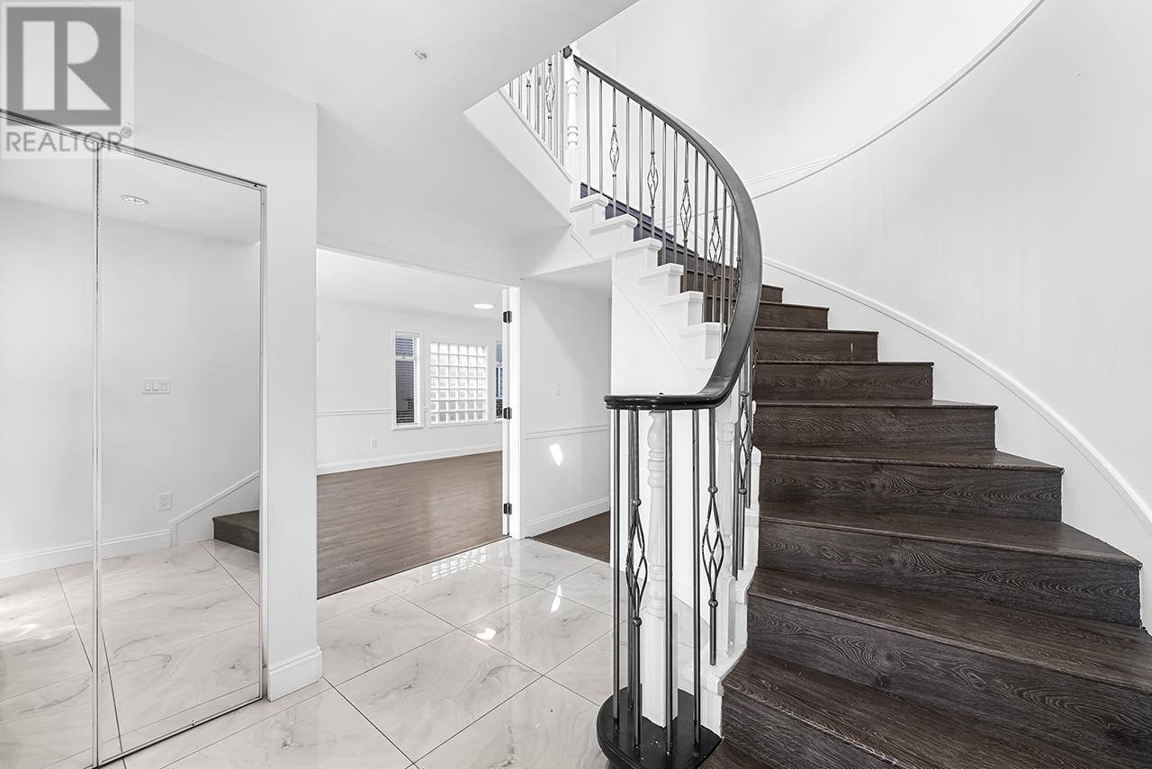 Vancouver, BC V5X2N8,1277 E 64TH AVENUE