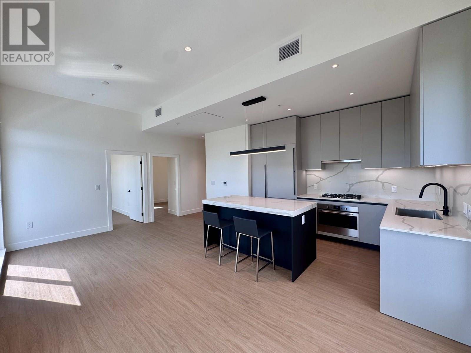 Vancouver, BC V5N0J5,2235 East BROADWAY #602