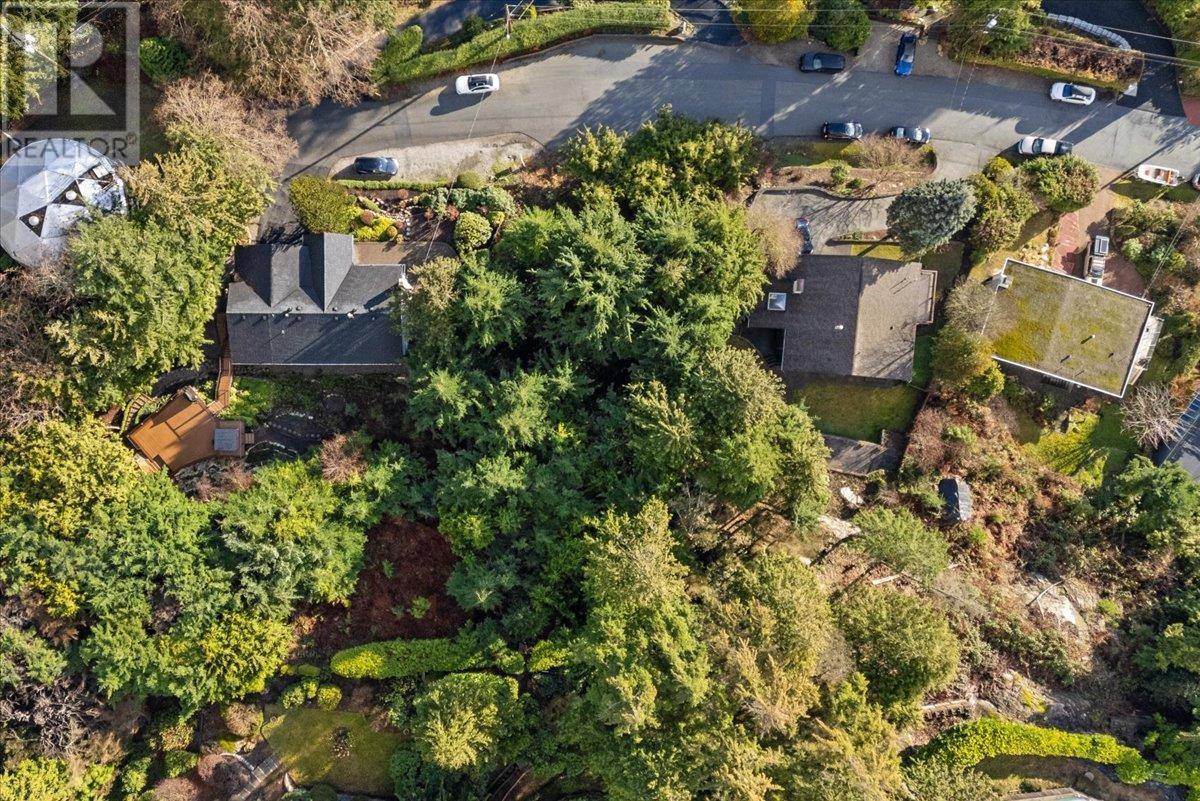 West Vancouver, BC V7S1W6,478 CRAIGMOHR DRIVE