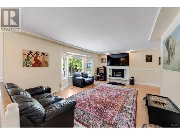 Port Coquitlam, BC V3B4X6,1068 SPRUCE AVENUE