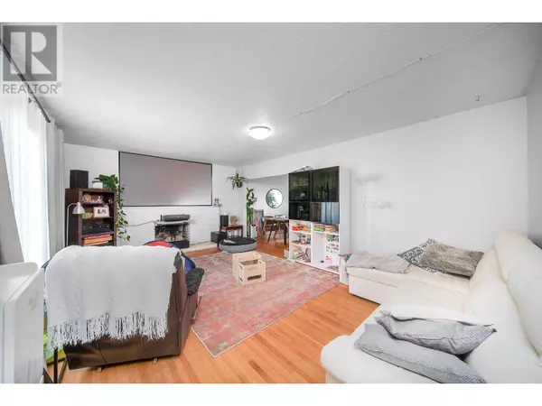 Burnaby, BC V5C3C9,4516 PARKER STREET