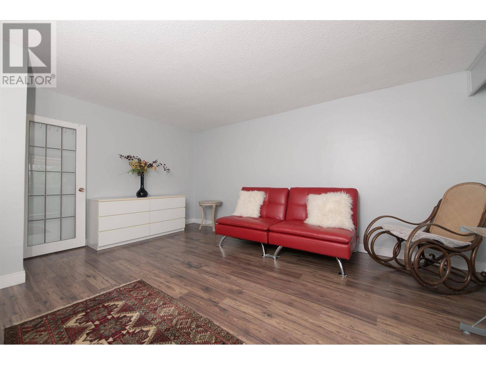 Vancouver, BC V5K1R9,3439 DUNDAS STREET