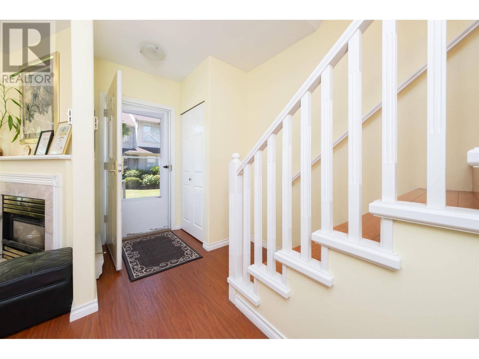 Burnaby, BC V5H1H7,3701 THURSTON ST #35