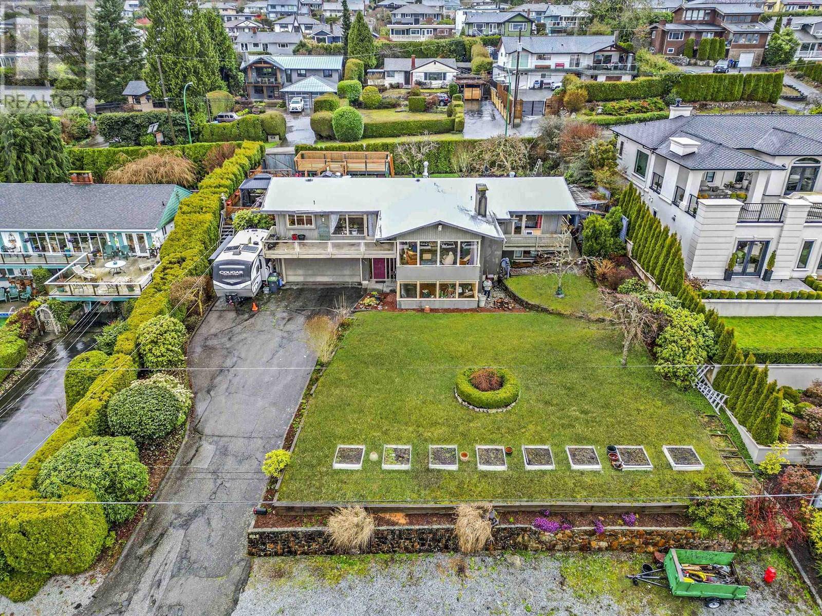 645 BAYCREST DRIVE, North Vancouver, BC V7G1N7