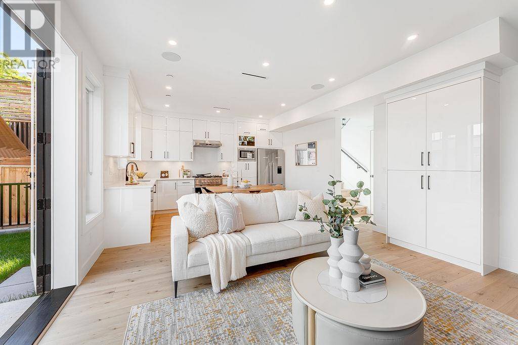 Vancouver, BC V5K2T6,2727 PARKER ST #2