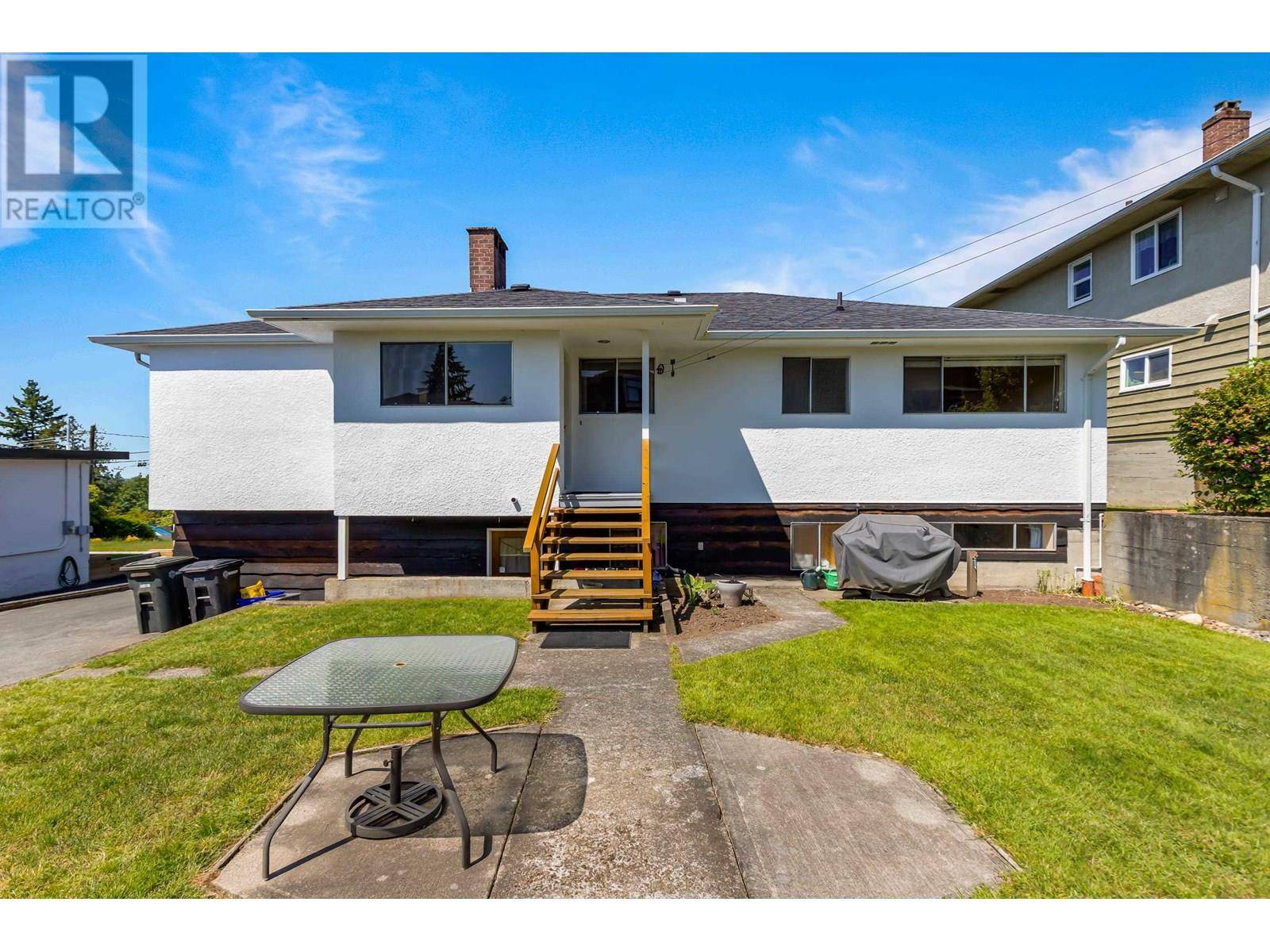 Burnaby, BC V5J3W3,7988 SUSSEX AVENUE