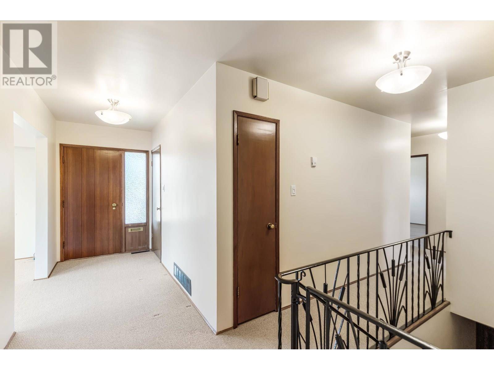 Burnaby, BC V5J3W3,7988 SUSSEX AVENUE