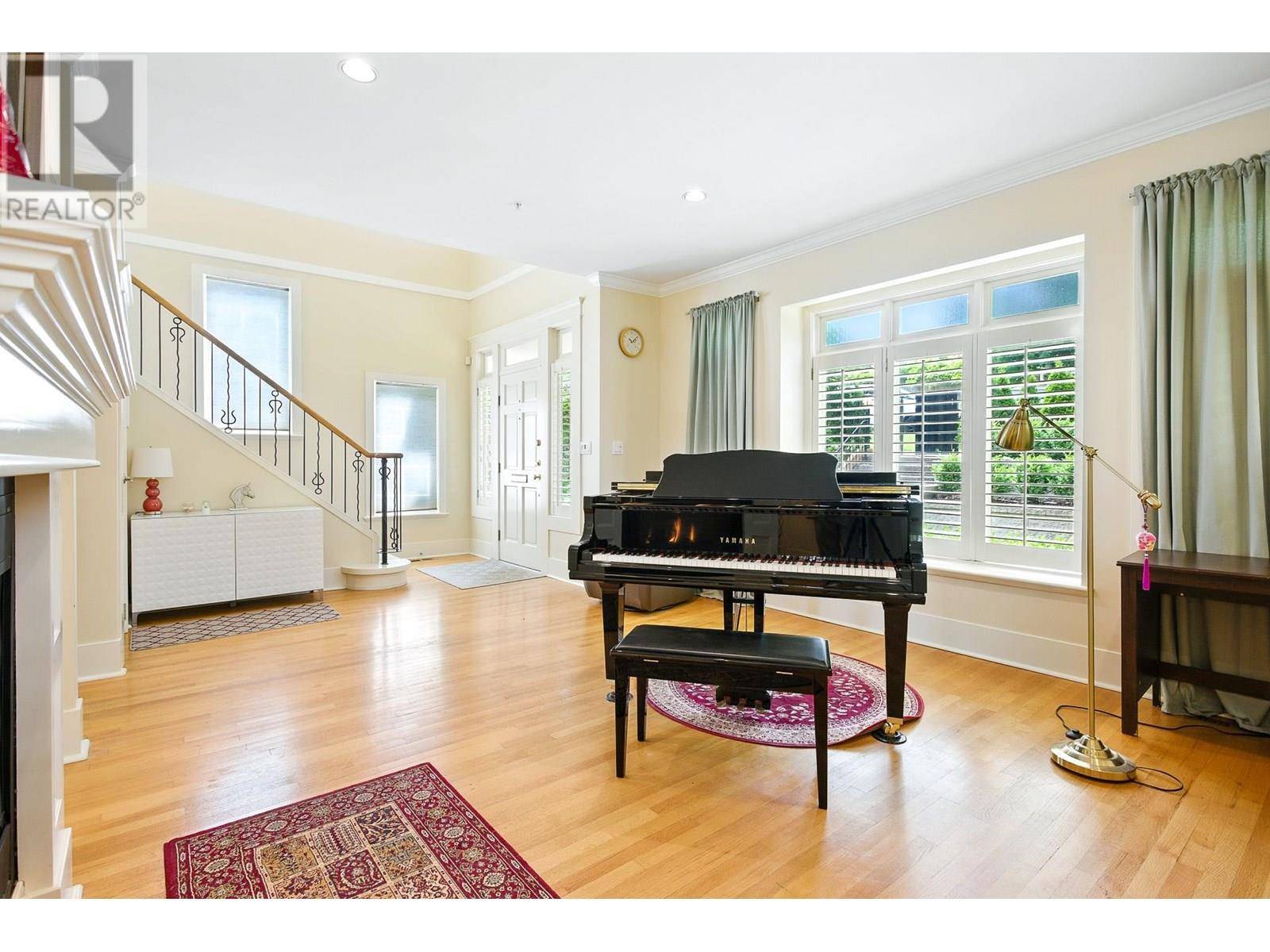 Vancouver, BC V6S2B1,4420 COLLINGWOOD STREET