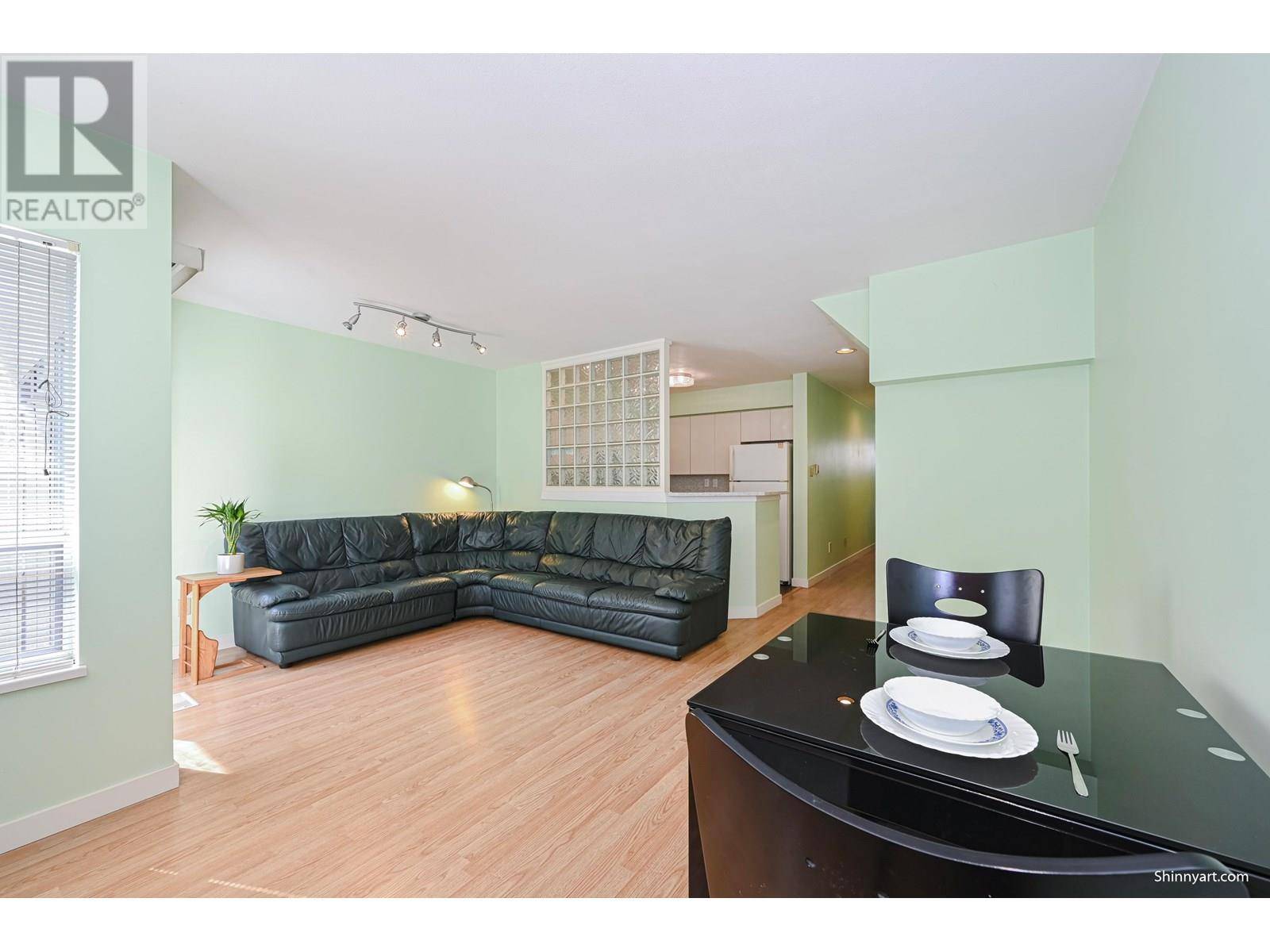 Richmond, BC V6Y2J5,6391 COONEY RD #11