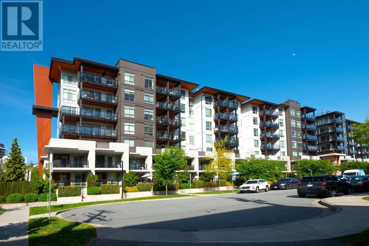 North Vancouver, BC V7L0H1,108 East 8TH ST #TH13