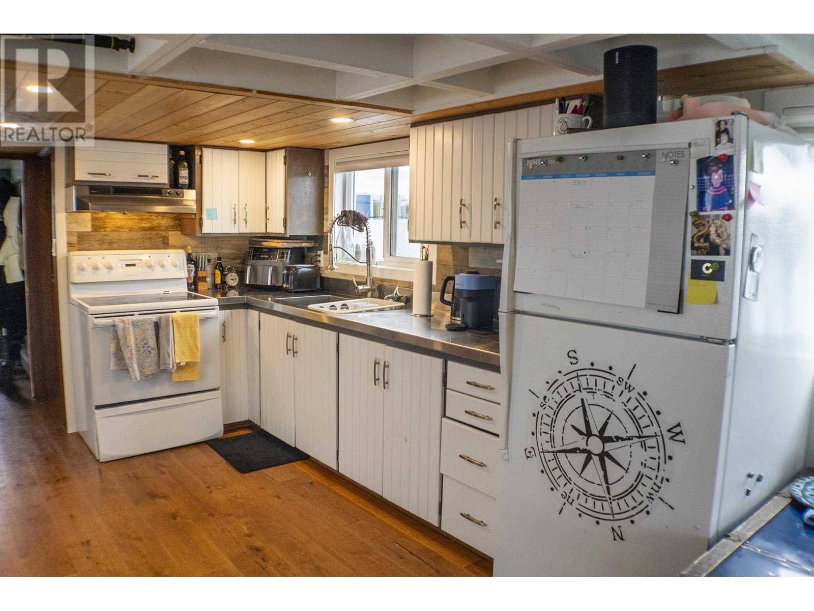 North Vancouver, BC V7M1A4,GNB21-415 W ESPLANADE AVENUE