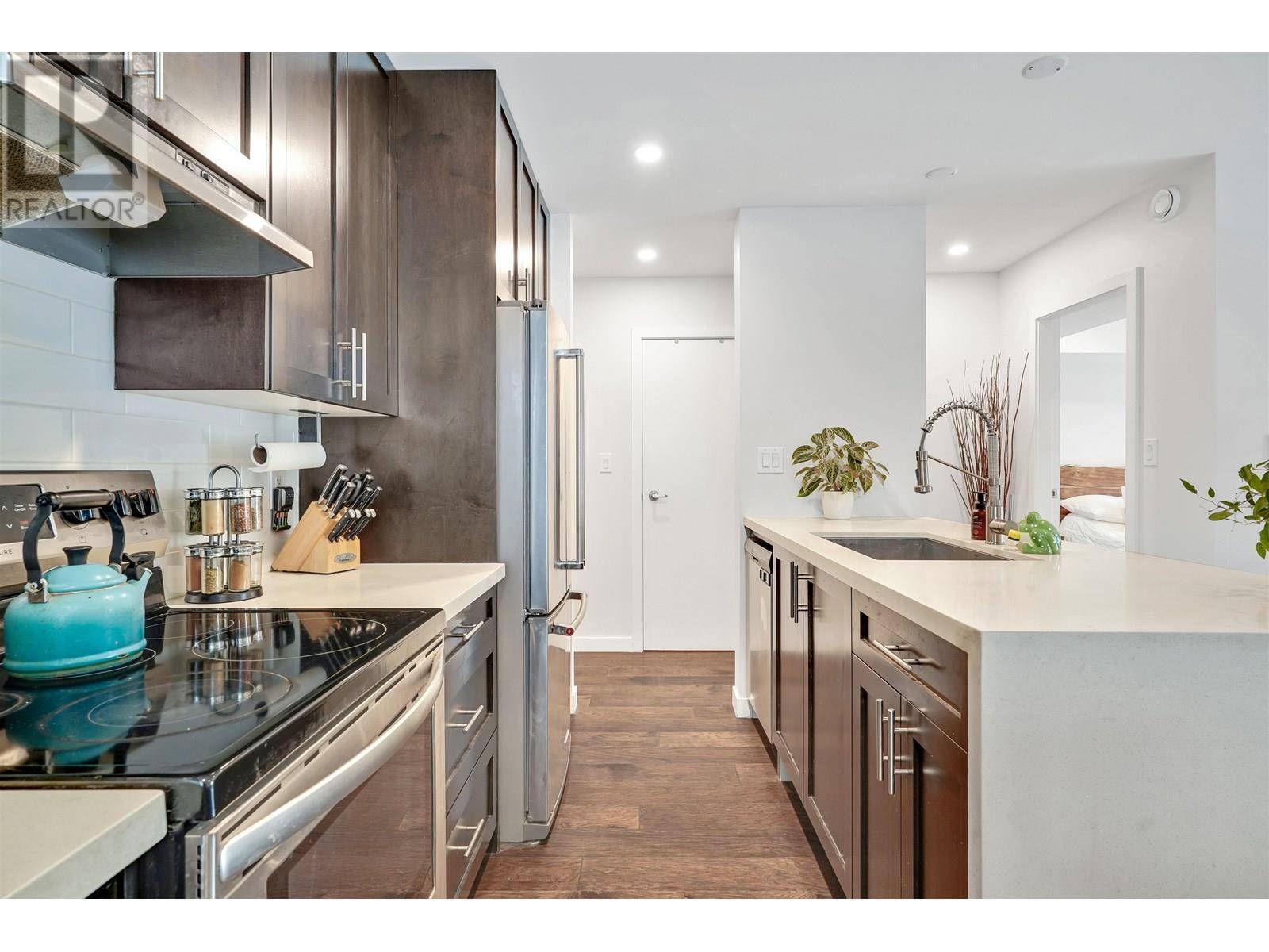 North Vancouver, BC V7L1C6,357 East 2ND ST #302