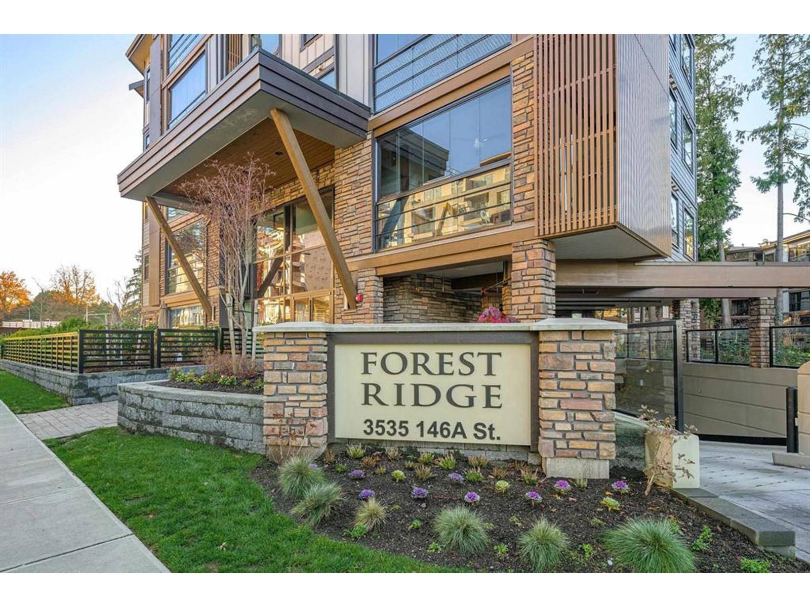 Surrey, BC V4P0H2,3535 146A #503