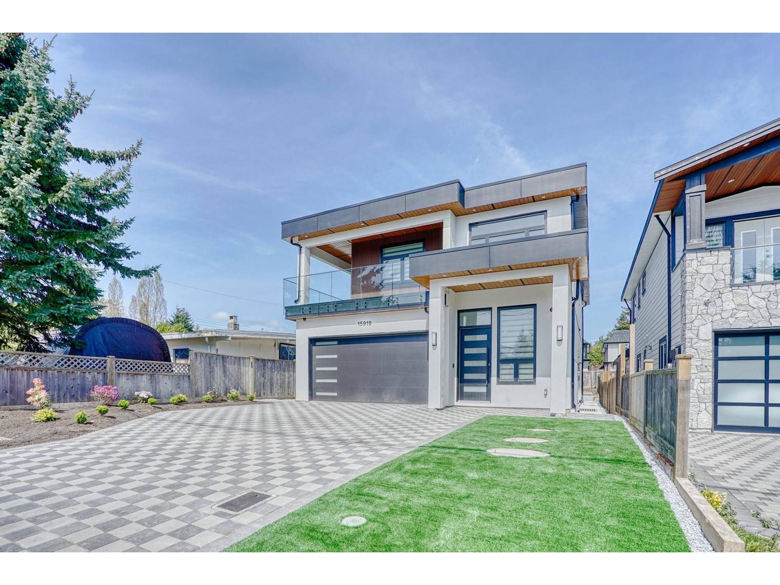 White Rock, BC V4B2S6,15919 RUSSELL AVENUE
