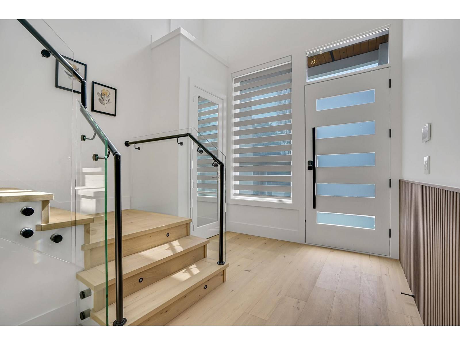 White Rock, BC V4B2S6,15919 RUSSELL AVENUE