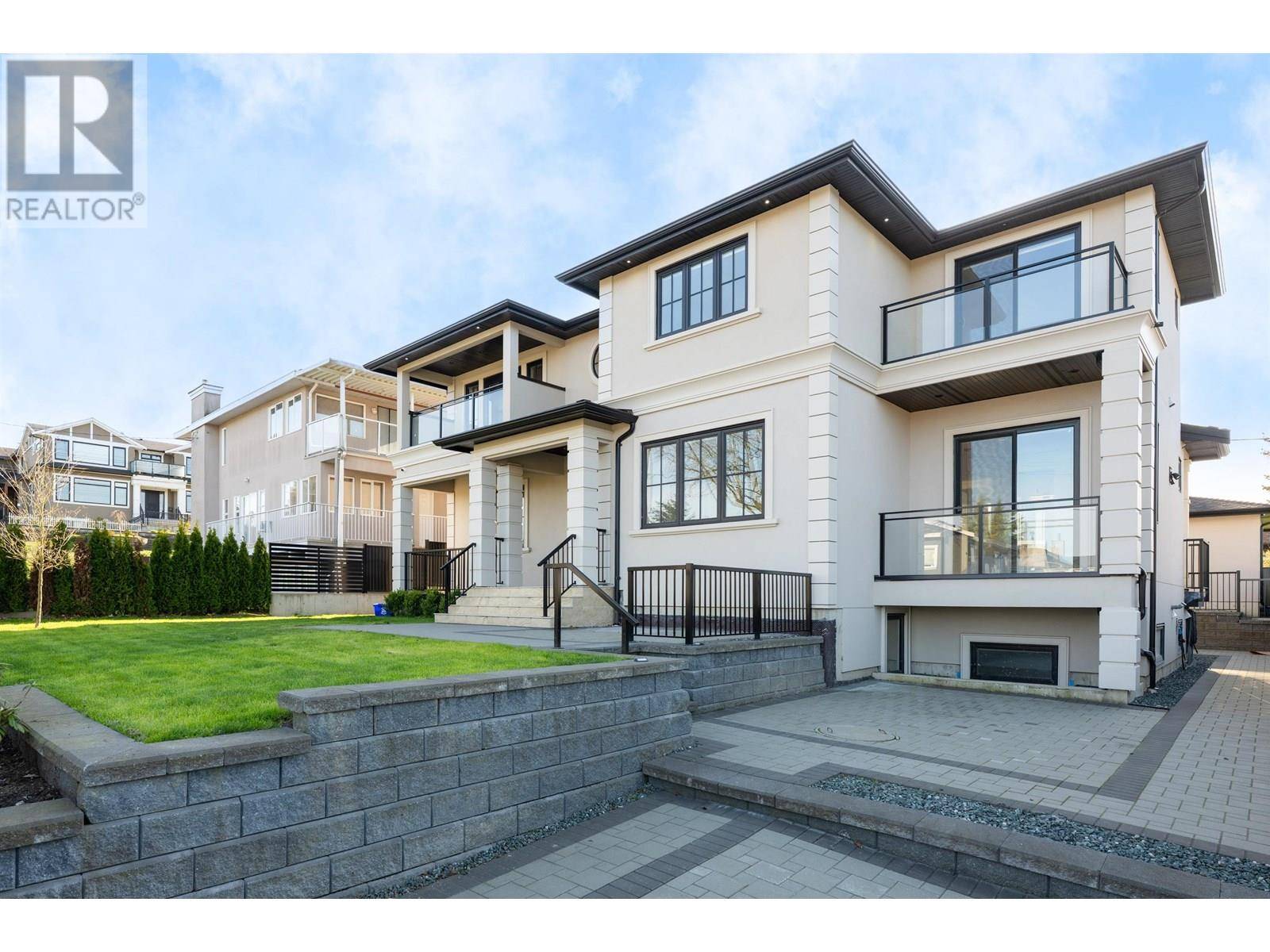 Burnaby, BC V5H3H1,5469 NELSON AVENUE