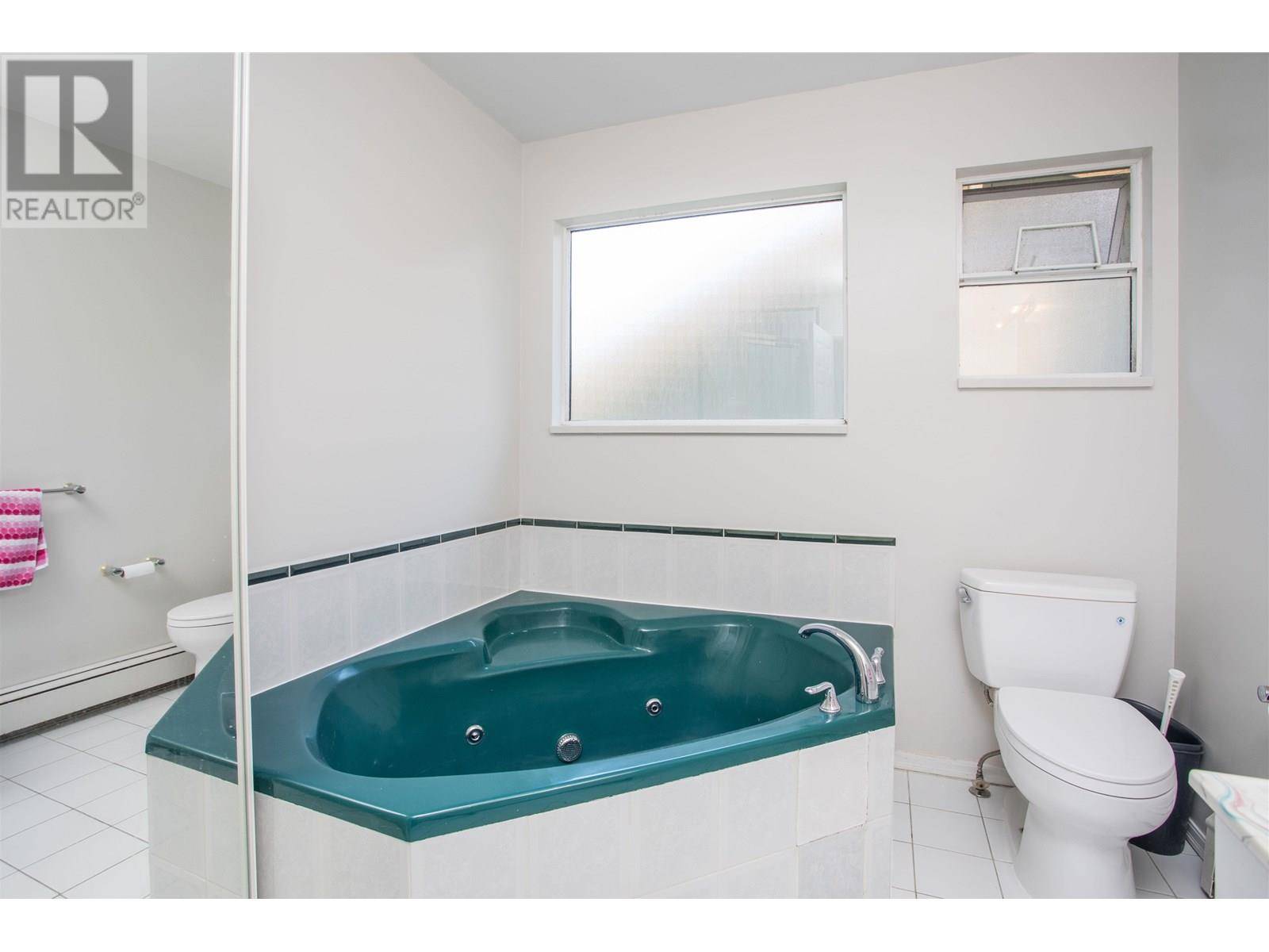Vancouver, BC V6K2R2,2945 W 12TH AVENUE