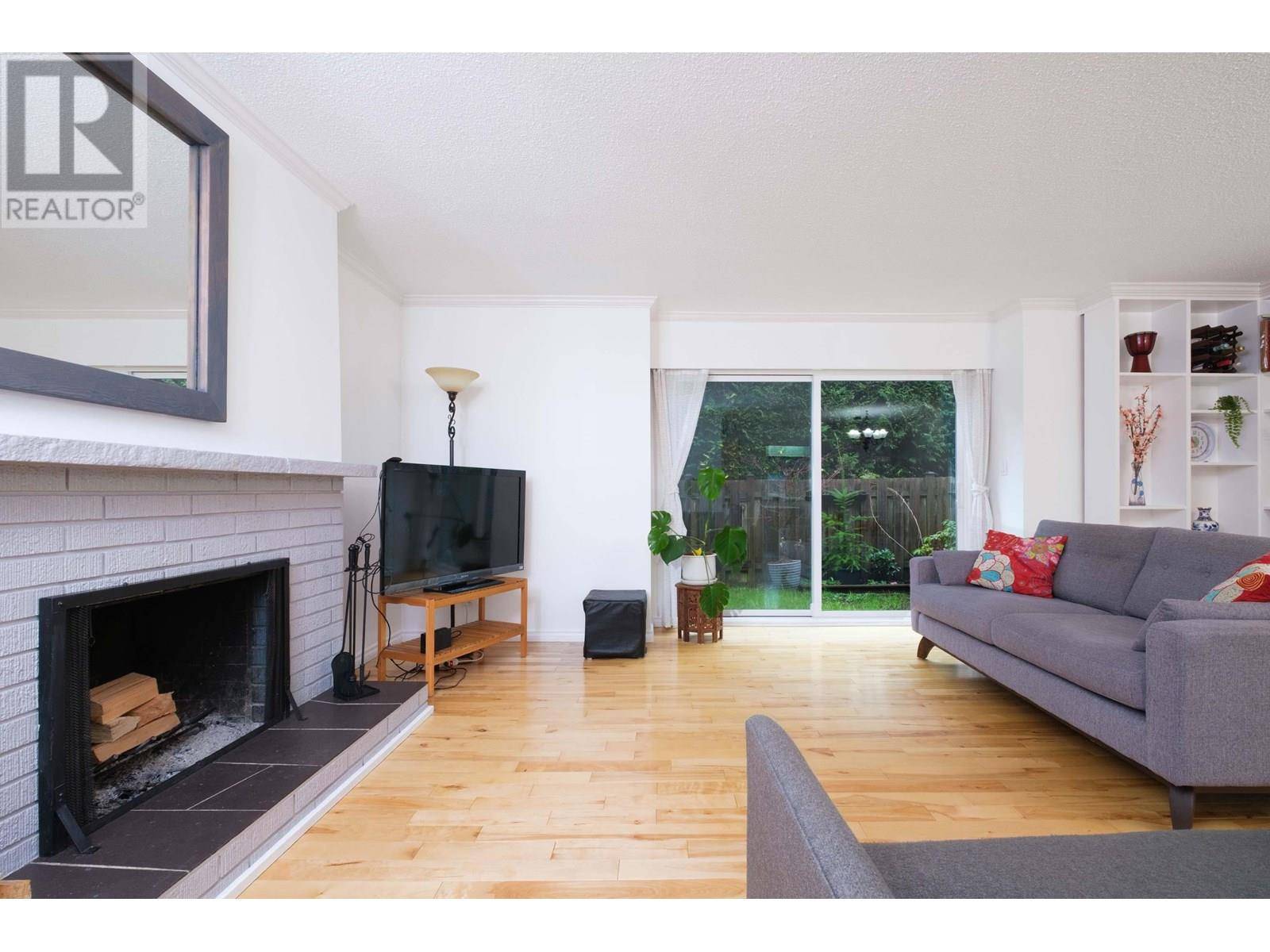 North Vancouver, BC V7J2H6,829 OLD LILLOOET ROAD