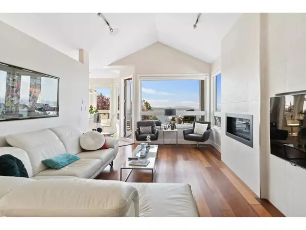 White Rock, BC V4B1M1,15095 ROYAL AVENUE