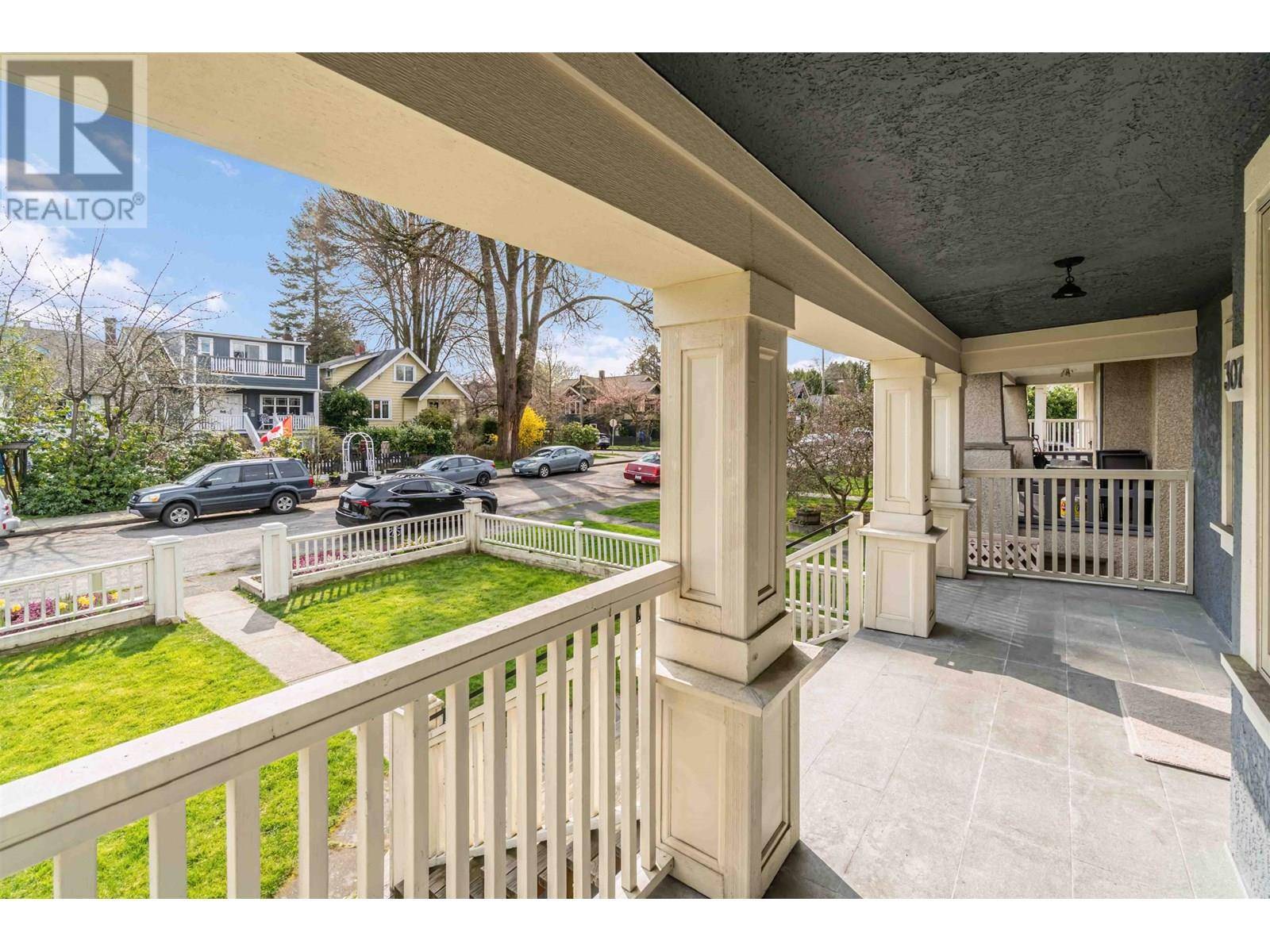 Vancouver, BC V6K1T8,3075 W 5TH AVENUE