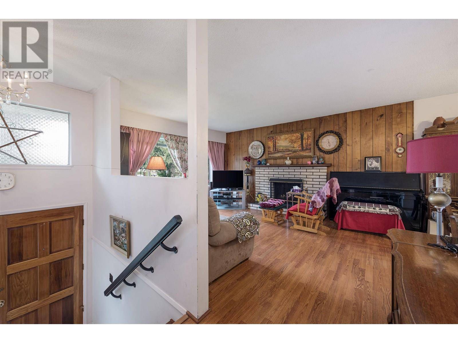 Ladner, BC V4K1N4,4785 46 AVENUE