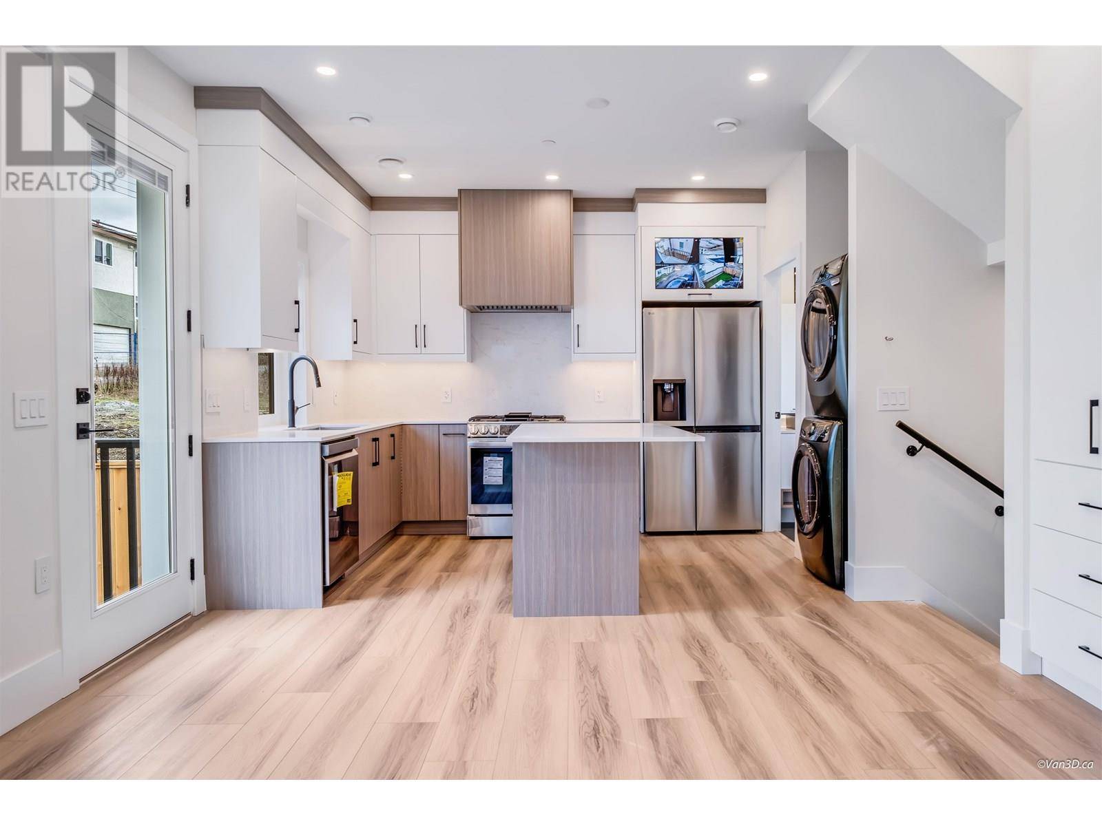 Vancouver, BC V5N5J1,4318 NANAIMO STREET
