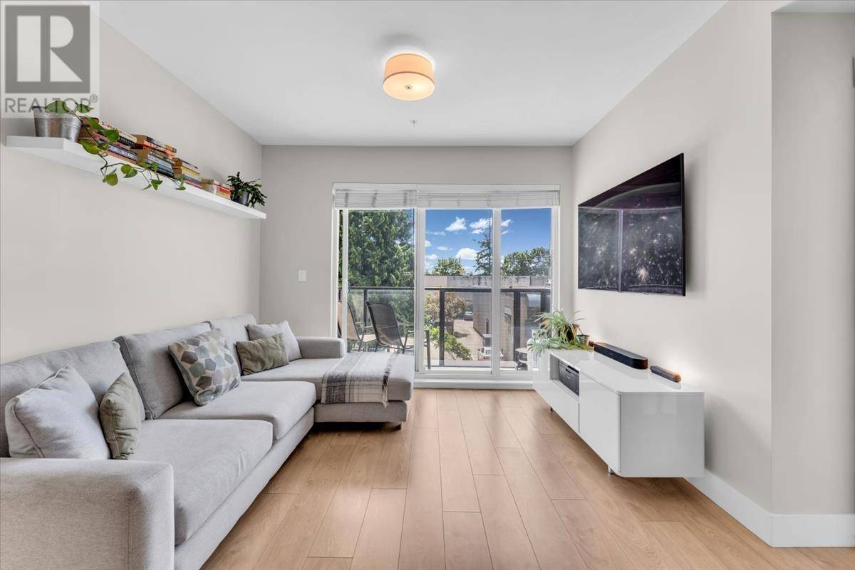 North Vancouver, BC V7J0C9,1496 CHARLOTTE RD #211
