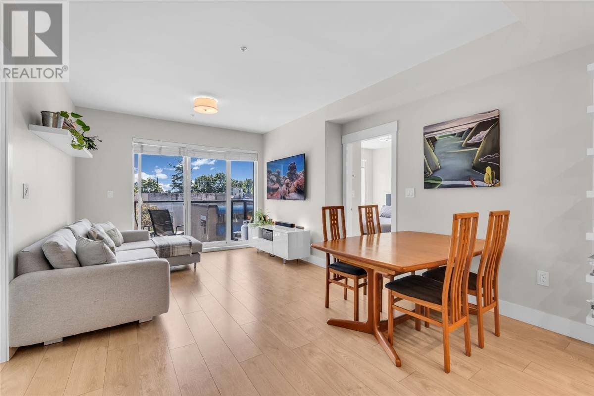 North Vancouver, BC V7J0C9,1496 CHARLOTTE RD #211