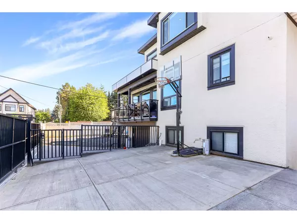 Surrey, BC V3W4S2,6474 134 STREET