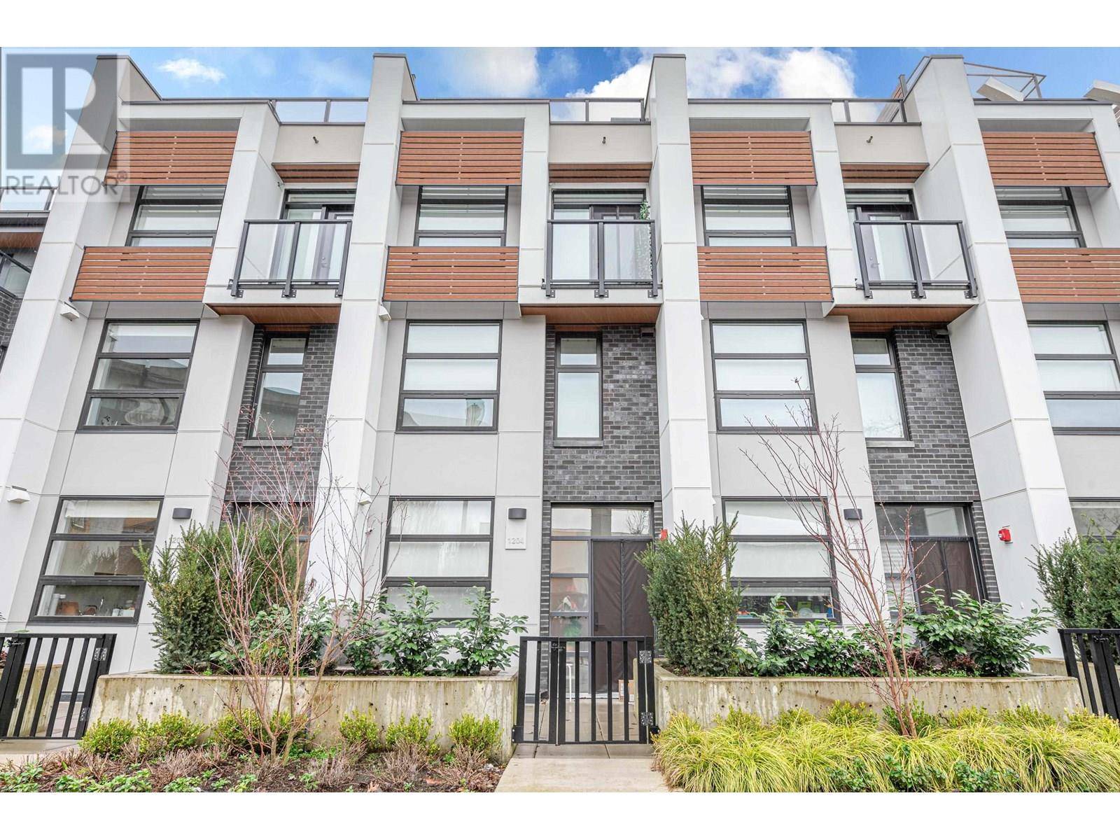 6085 IRMIN ST #1204, Burnaby, BC V5J0J7