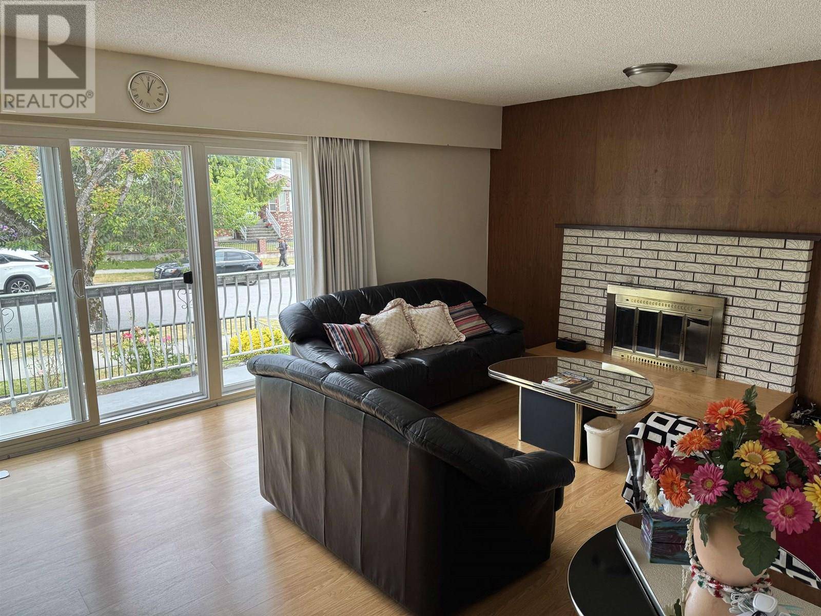 Vancouver, BC V5R4Z1,3568 WELLINGTON AVENUE