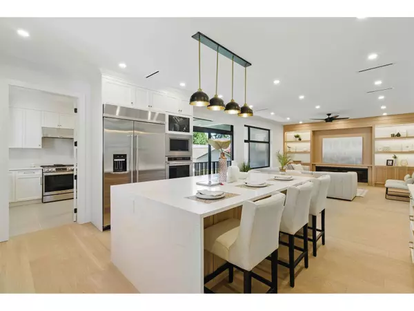 6082 172 STREET, Surrey, BC V3S3Z7