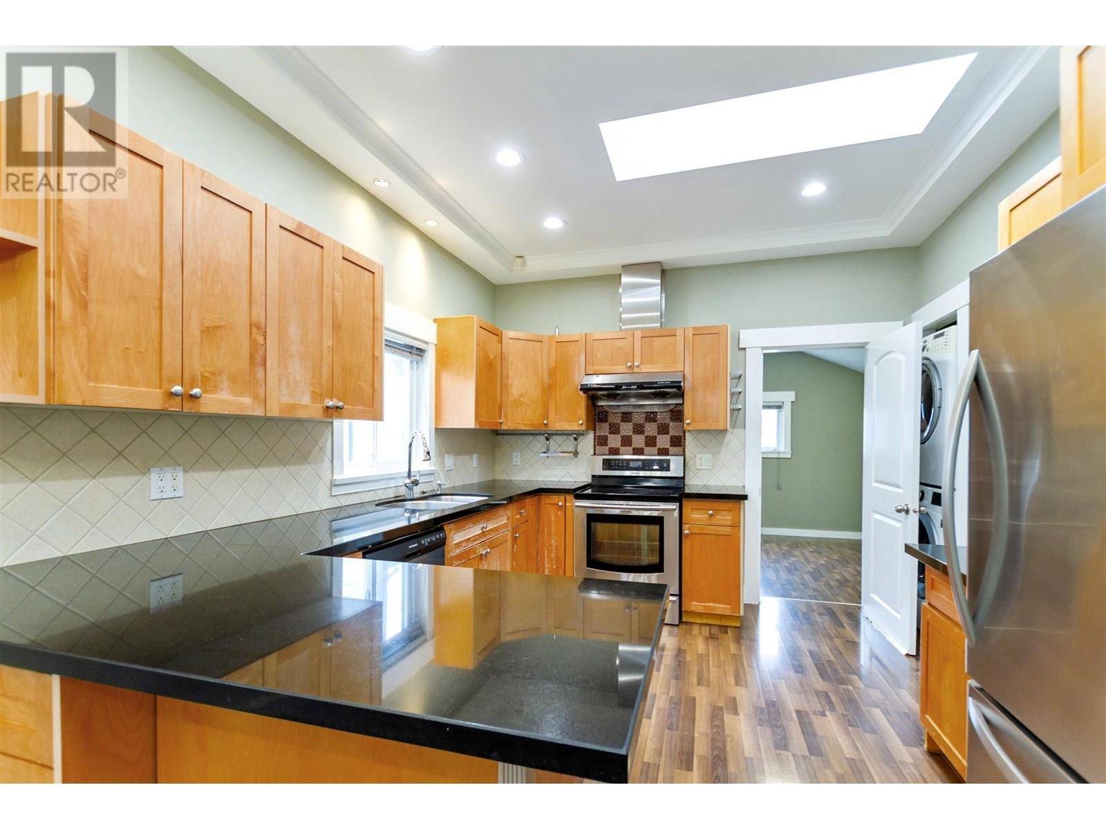Vancouver, BC V5R1P8,3423 E 27TH AVENUE