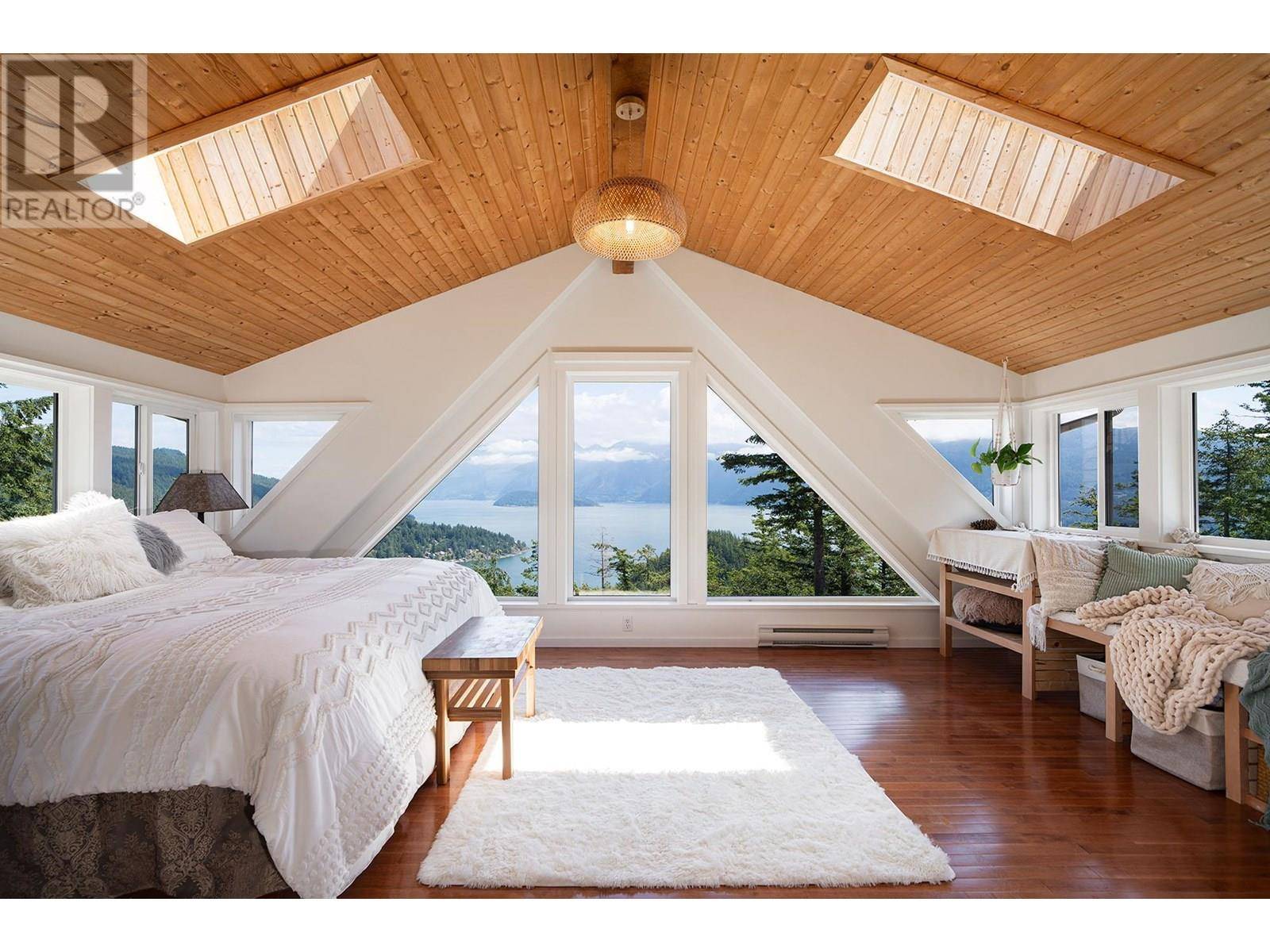 Bowen Island, BC V0N1G1,845 VALHALLA PLACE