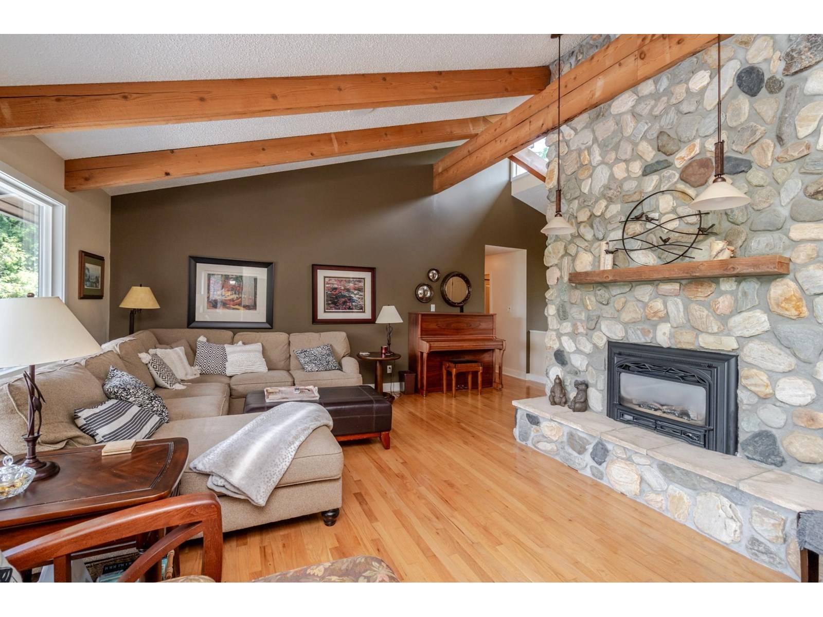 Abbotsford, BC V4X1W7,32923 CLAYBURN ROAD