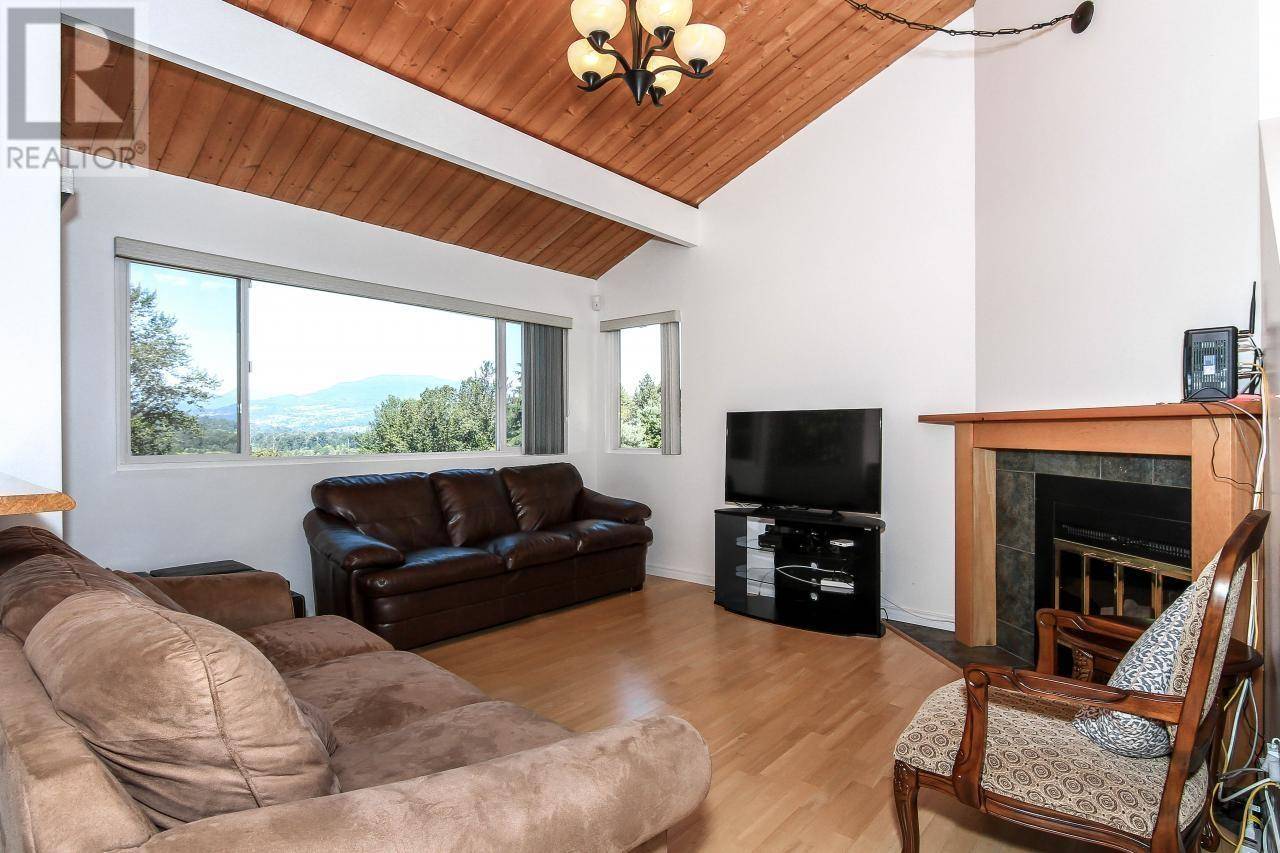 1525 ELINOR CRESCENT, Port Coquitlam, BC V3C2Y3