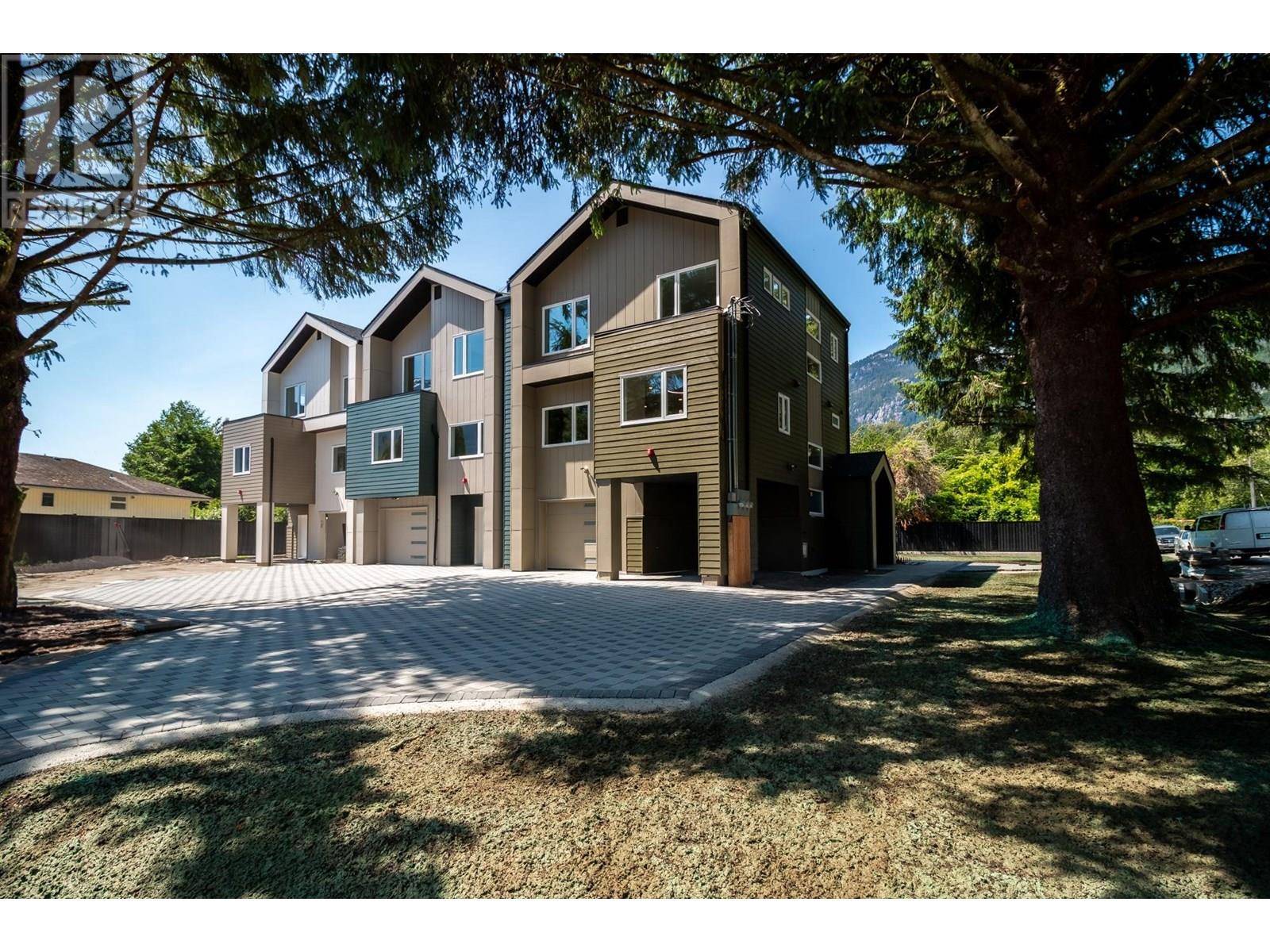 38891 GARIBALDI AVENUE, Squamish, BC V8B0E8