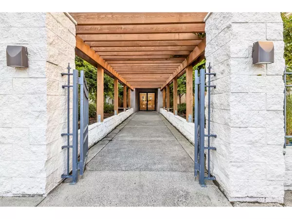 Abbotsford, BC V2T2K7,32085 GEORGE FERGUSON WAY #415