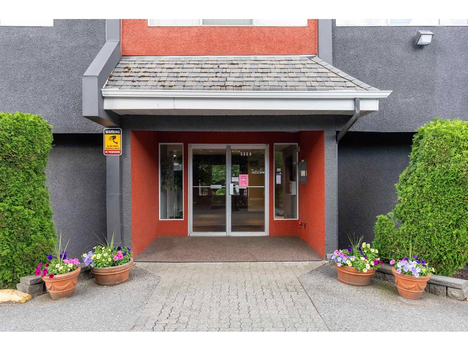 Langley, BC V3A1M8,5664 200 #308
