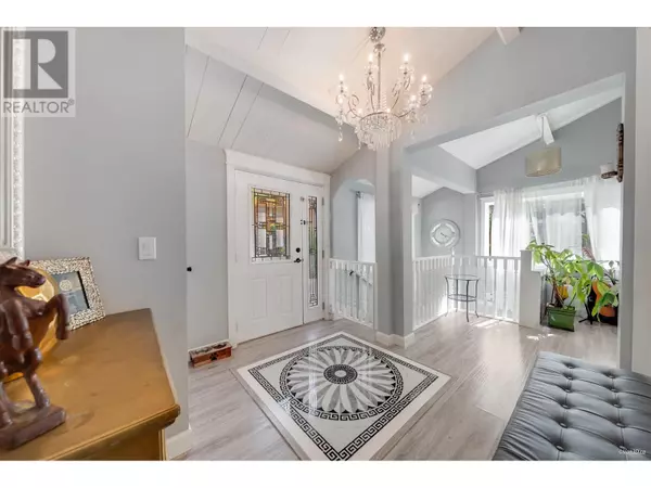 North Vancouver, BC V7R3B8,3870 EMERALD DRIVE