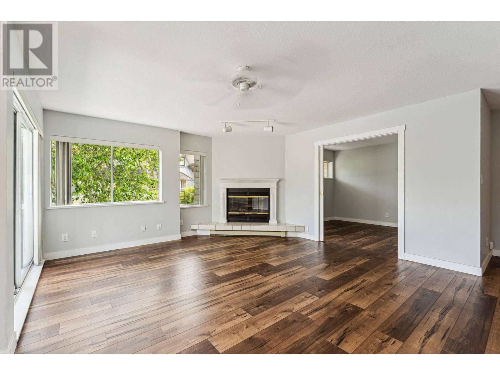 Burnaby, BC V5G4R4,3969 CREEKSIDE PLACE