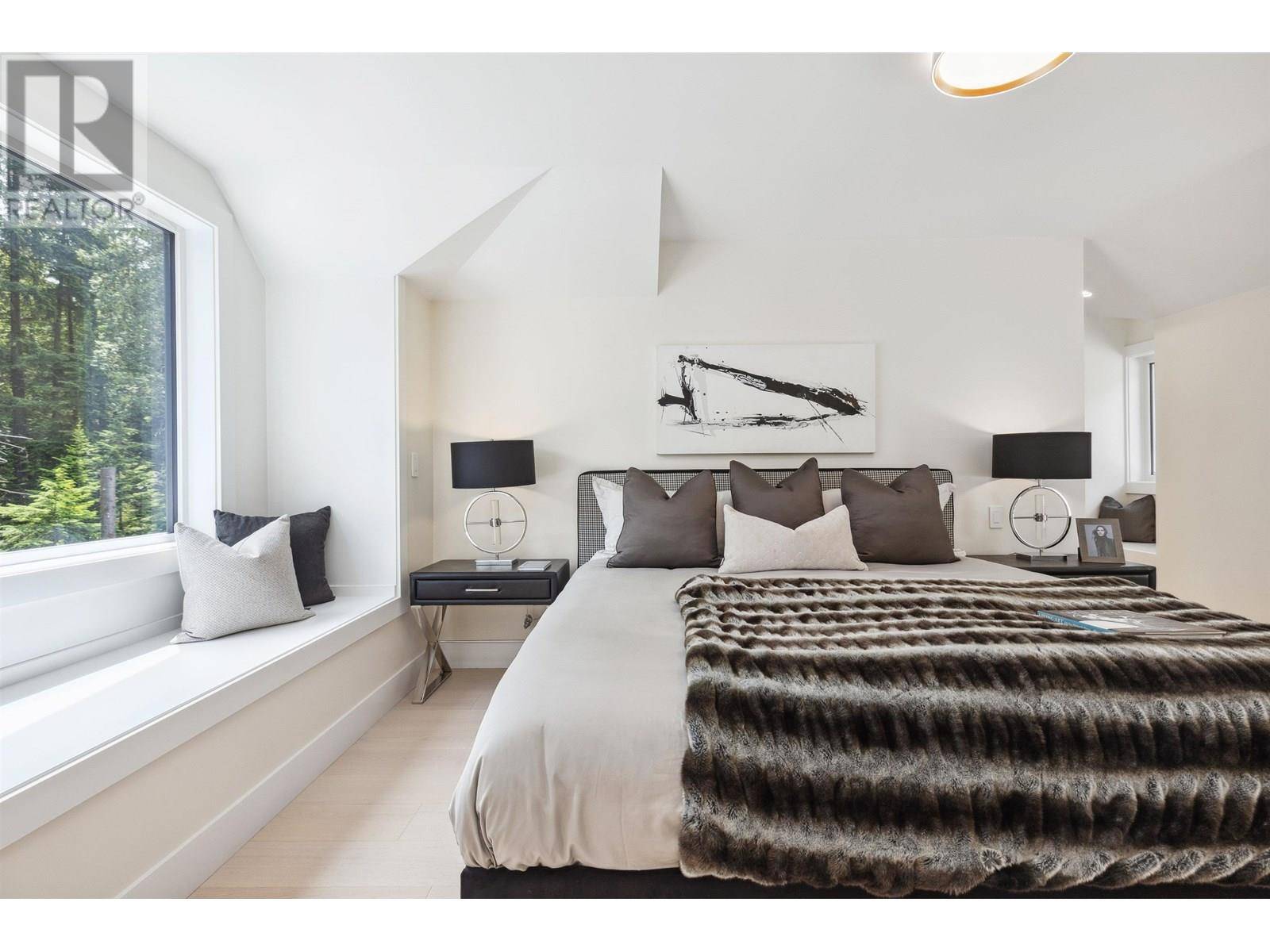 North Vancouver, BC V7G2S7,3529 ANNE MACDONALD WAY