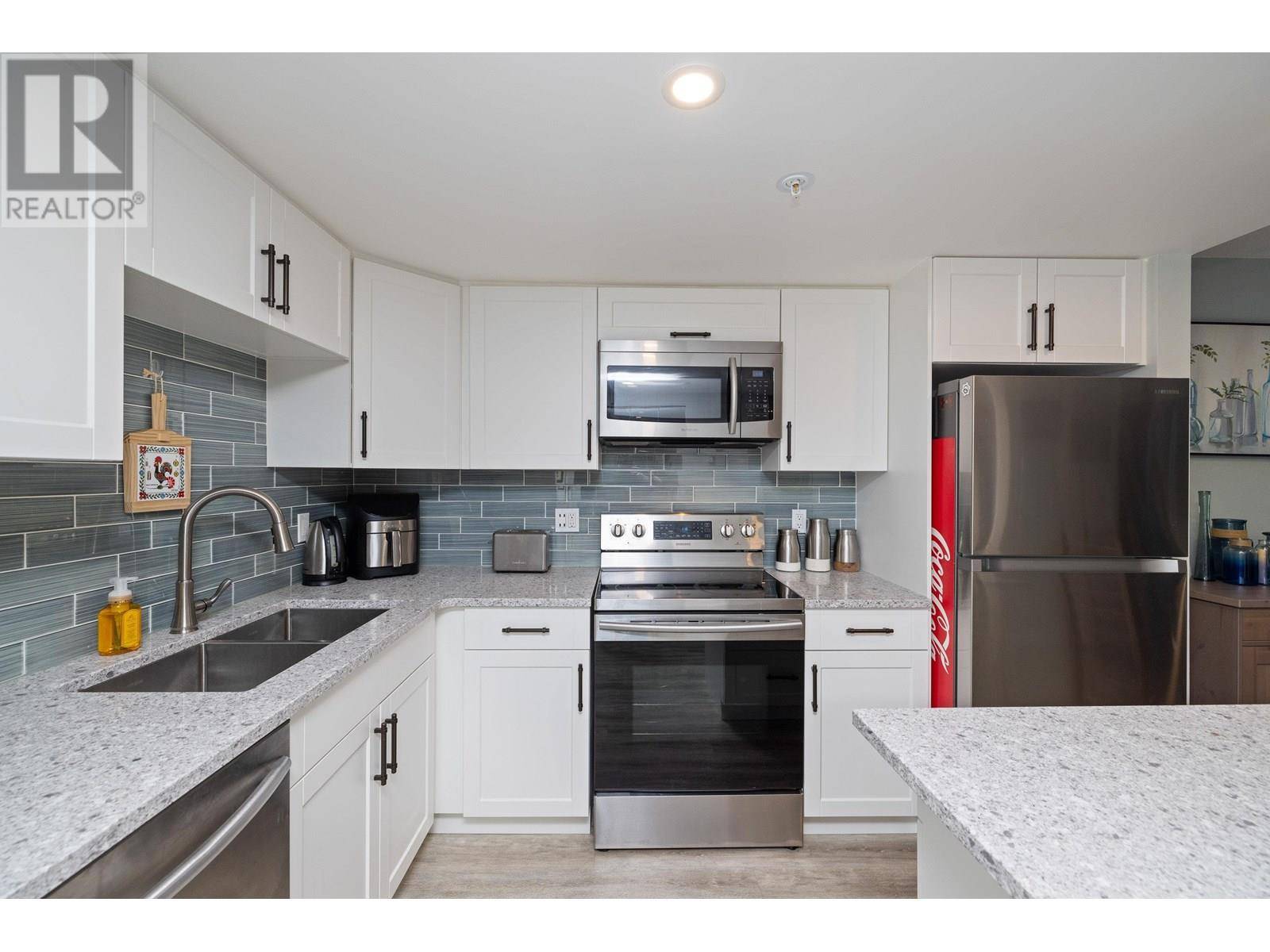 Port Coquitlam, BC V3B7S8,1519 GRANT AVE #211