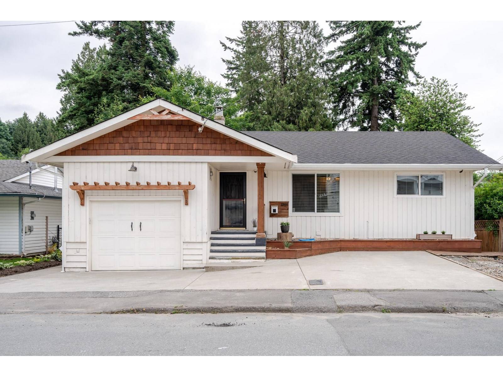 Abbotsford, BC V2S2S5,33986 WALNUT AVENUE