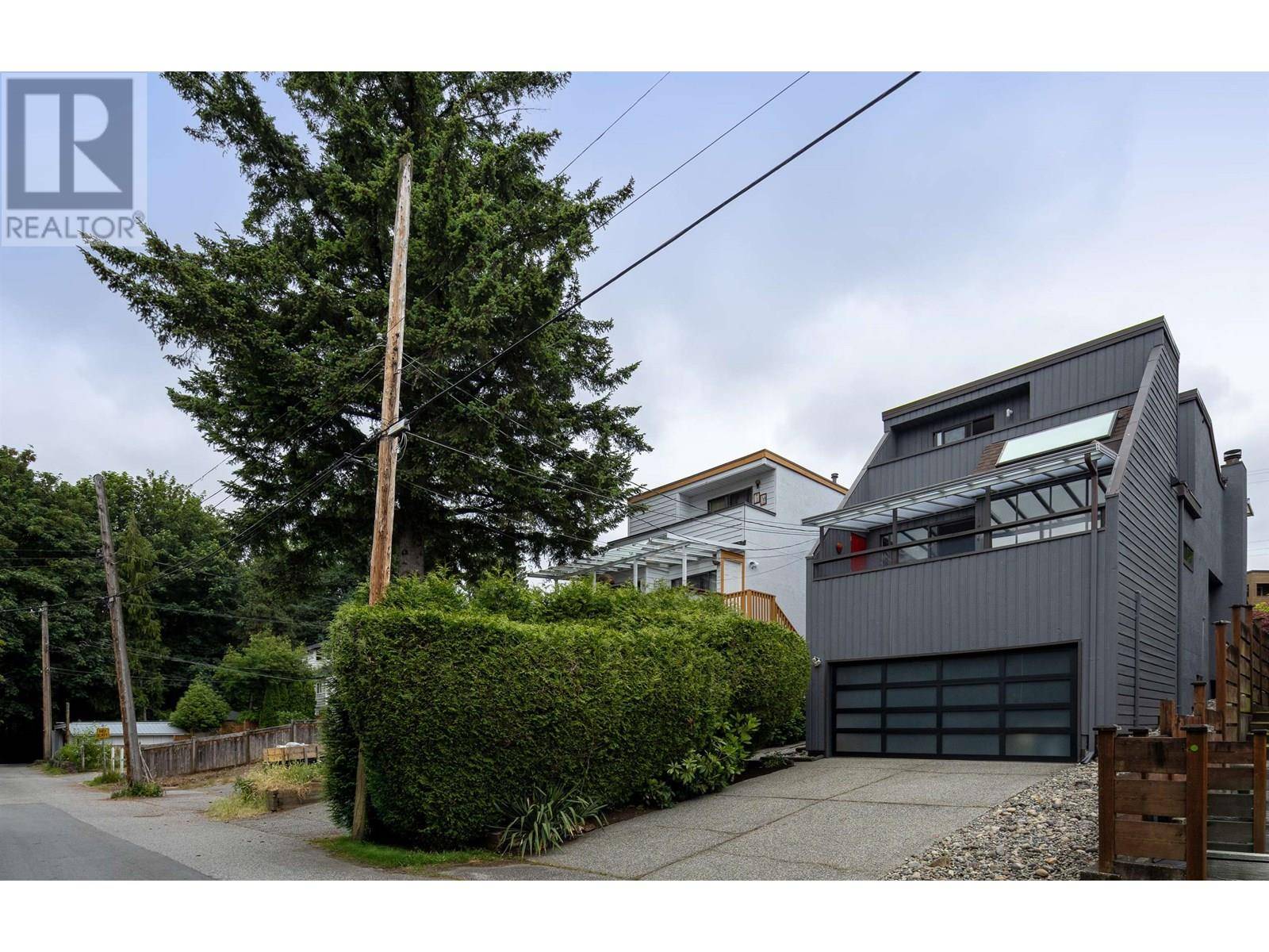 North Vancouver, BC V7M2P4,1915 CHESTERFIELD AVENUE