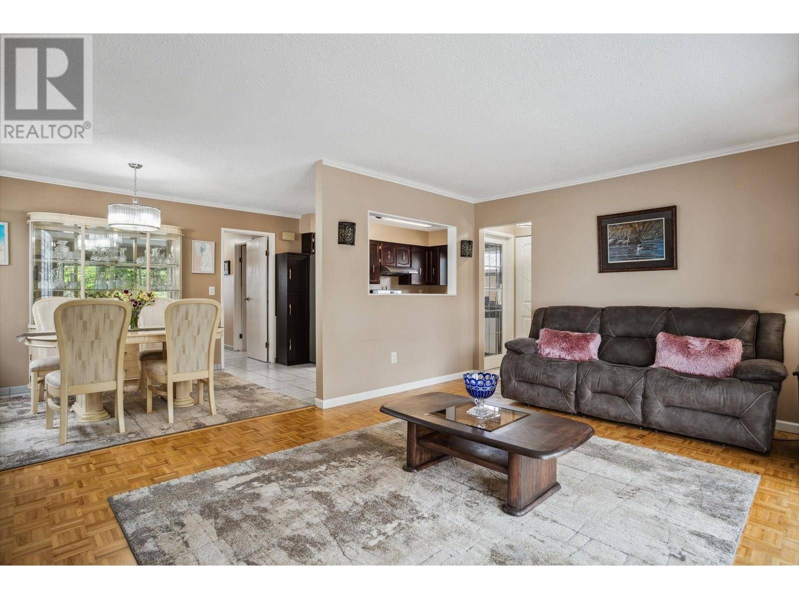 Vancouver, BC V5R3T5,4975 MOSS STREET