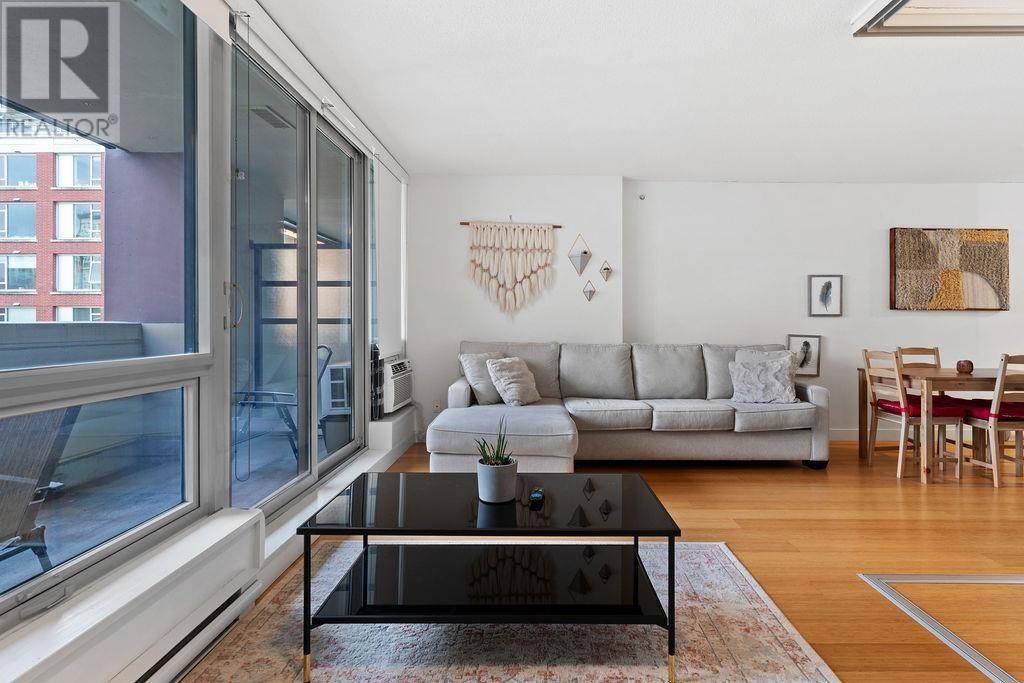 Vancouver, BC V6A0B1,718 MAIN ST #406