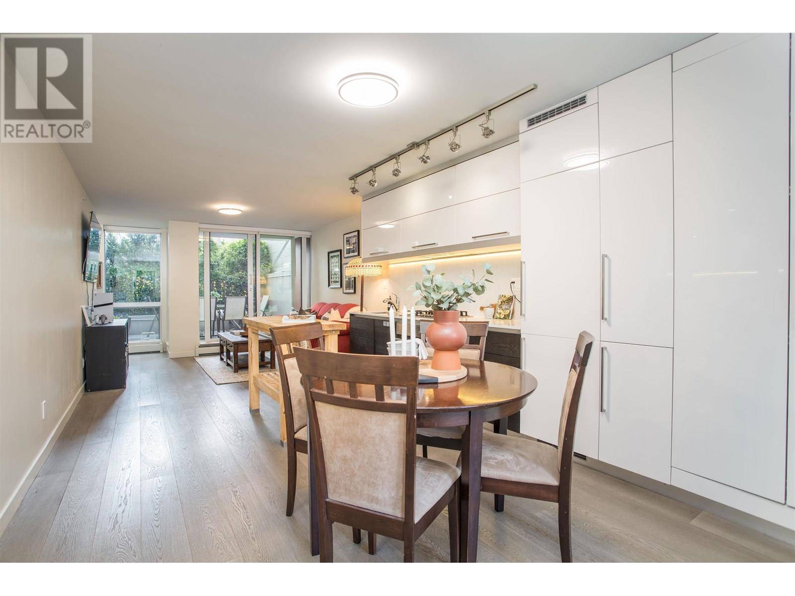 Vancouver, BC V6A0C8,189 KEEFER ST #208